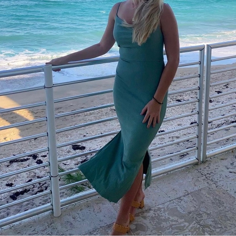 Green dress. Worn once to a wedding. Great shape. Size medium Hello Molly.